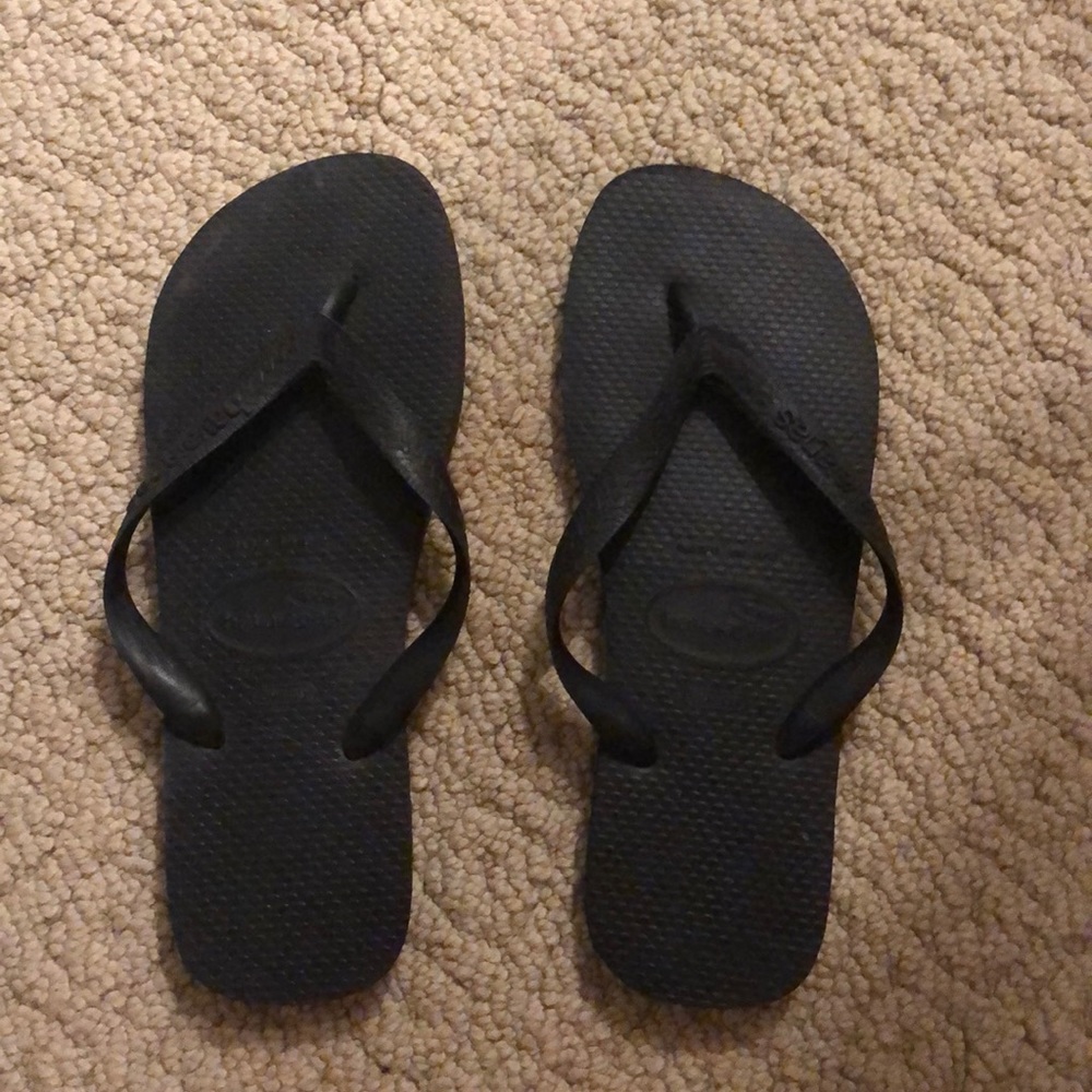 Black Havaiana  Flip Flops size 7/8